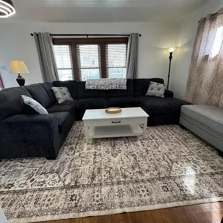 Spacious Stay Near Lambeau